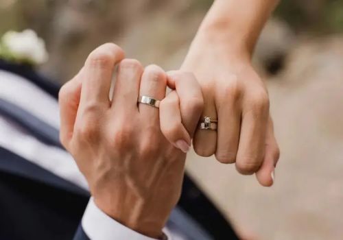 广州市婚外情调查：丈夫背着妻子给前妻儿子钱能要回吗